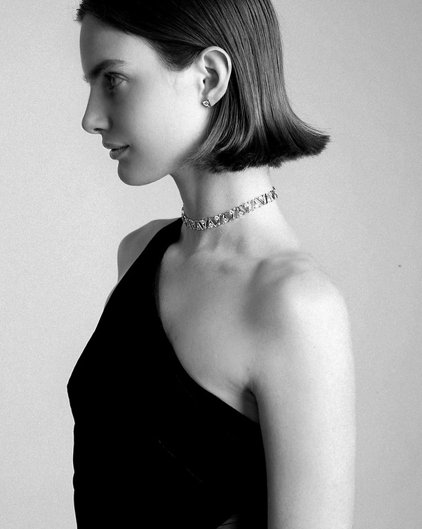 23_CreativeDirection_Q4VRAICampaignShoot_OnModel_Shot4_101_edited_edited_edited_edited_edi