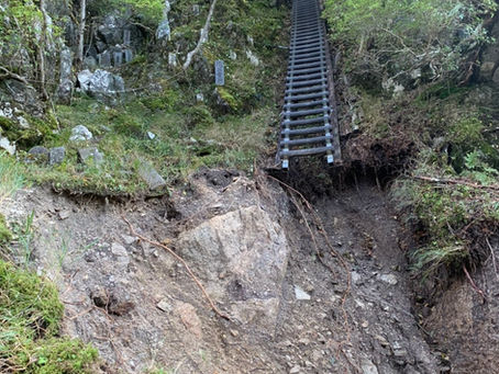 黒戸尾根五合目崩落により通行不可のお知らせ