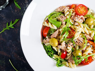 Salada de Macarrão com Atum - Na Cozinha com Vitória Tembe