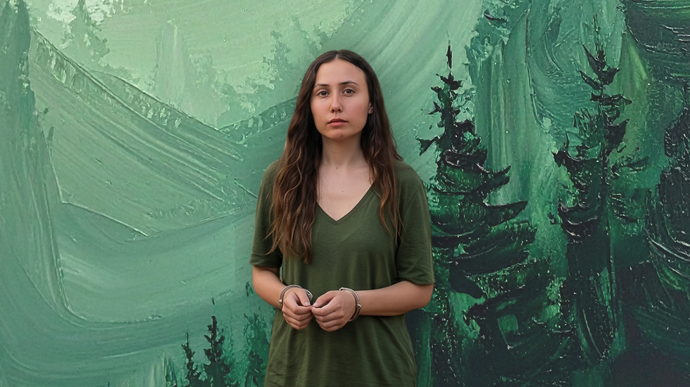 Akbelen’in Direnen Yüzü: Esra Işık ve Kelepçeli Adalet Sınavı