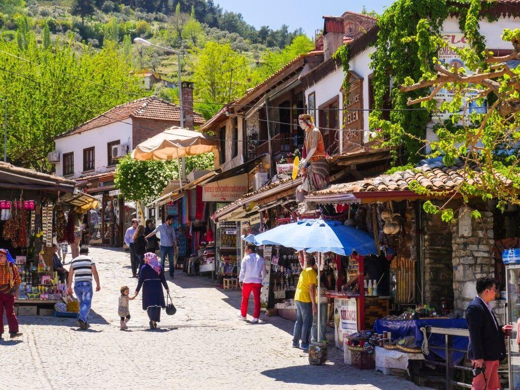 Şirince : Tarihin ve Doğanın Kucaklaştığı Şirin Köy