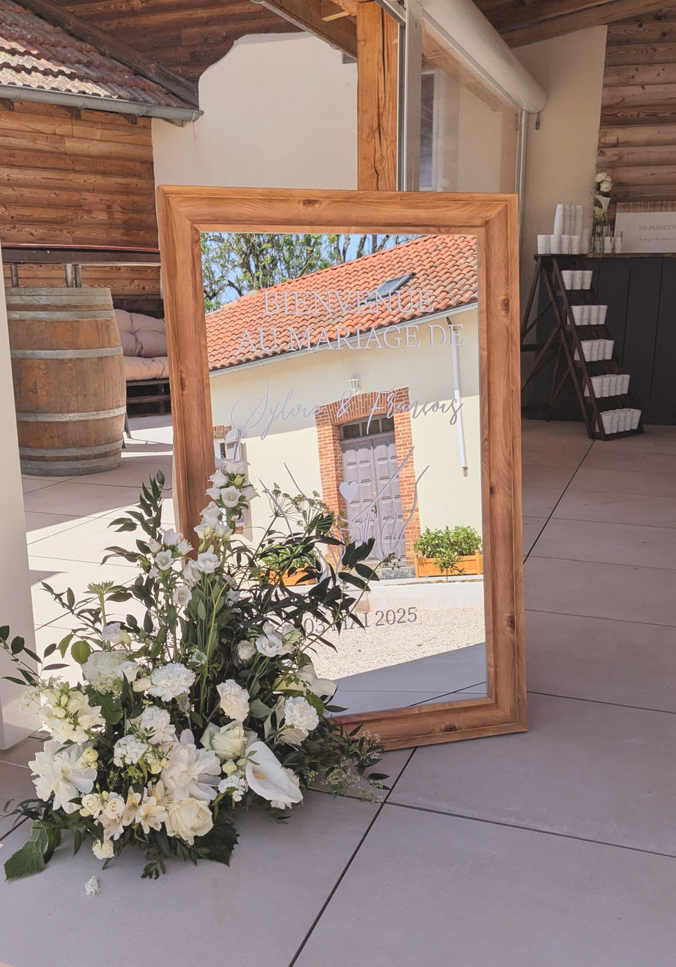 composition florale panneau de bienvenue