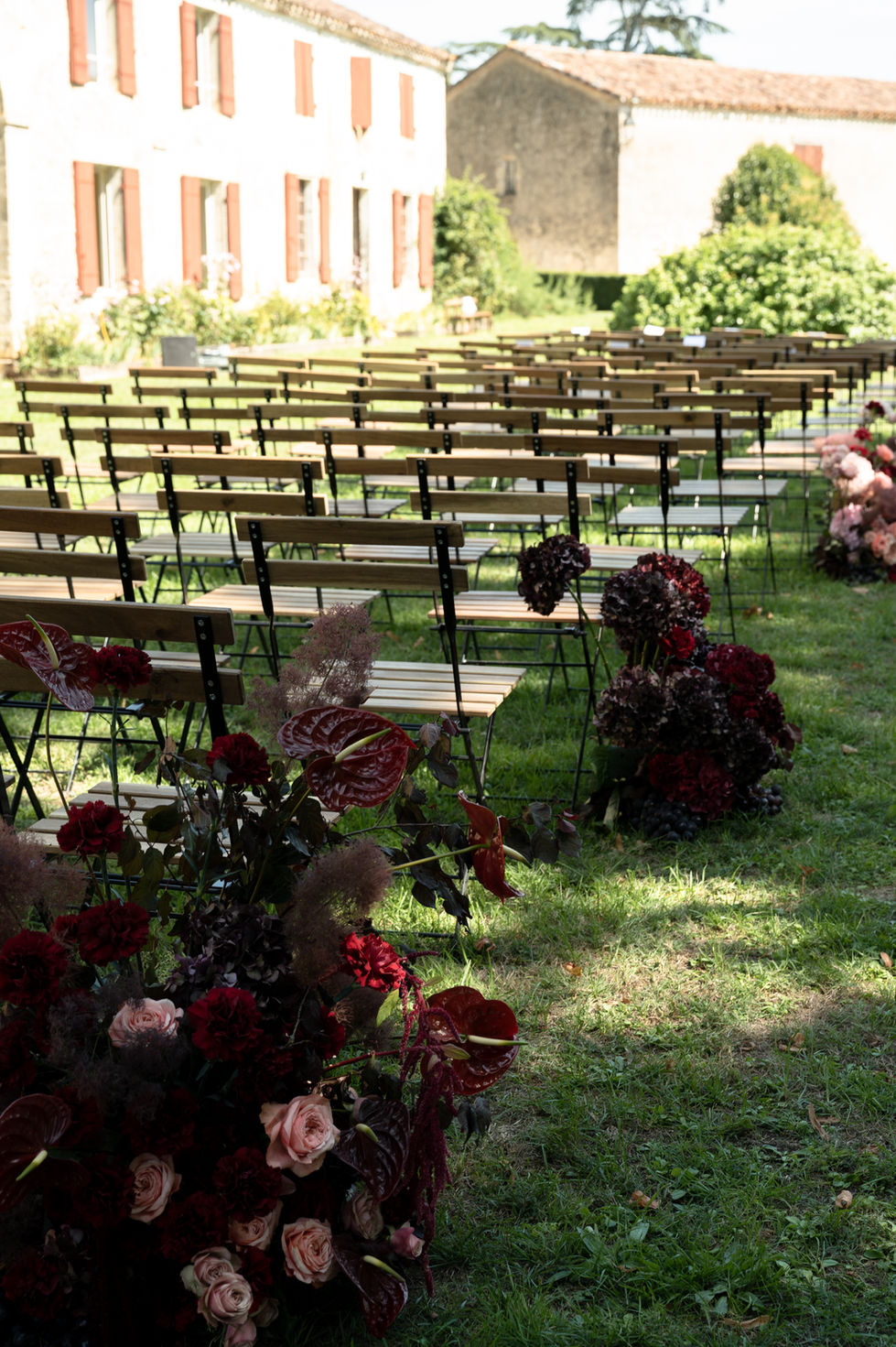 Compositions d'allée de cérémonie fleurie