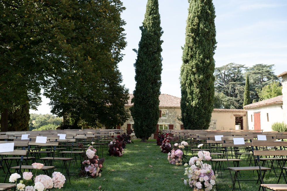 Allée de cérémonie fleurie