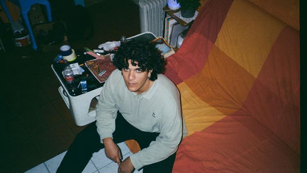 Sincero, impulsivo, pop: "Opopomoz" è l'album di esordio di Sano - Intervista