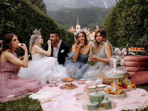 Tirol-Alpine Eleganz trifft Herzlichkeit: Deine Bühne für unvergessliche Hochzeiten