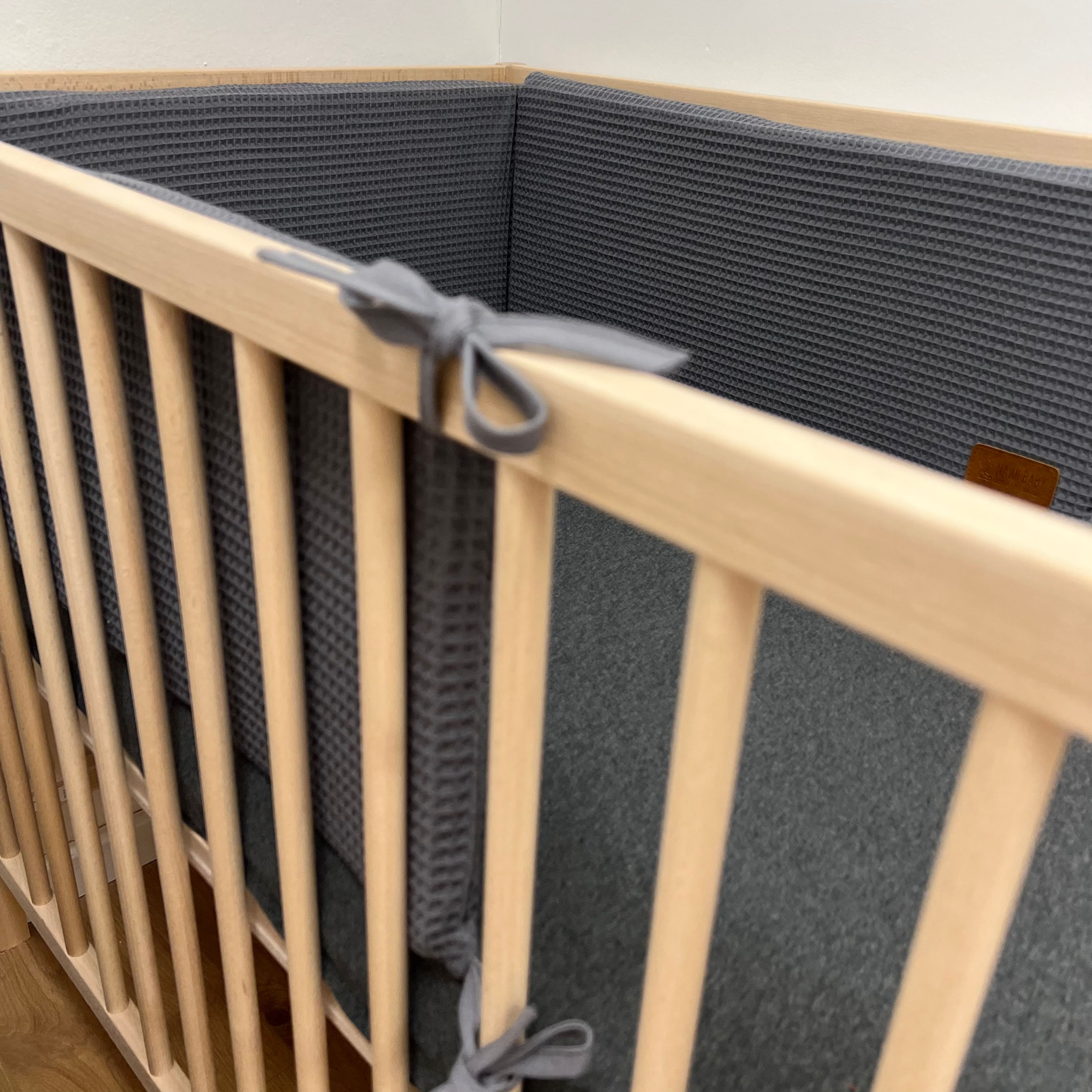 מגן ראש מבד אחד - פיקה אפור כהה עם פס חיבור אפור כהה