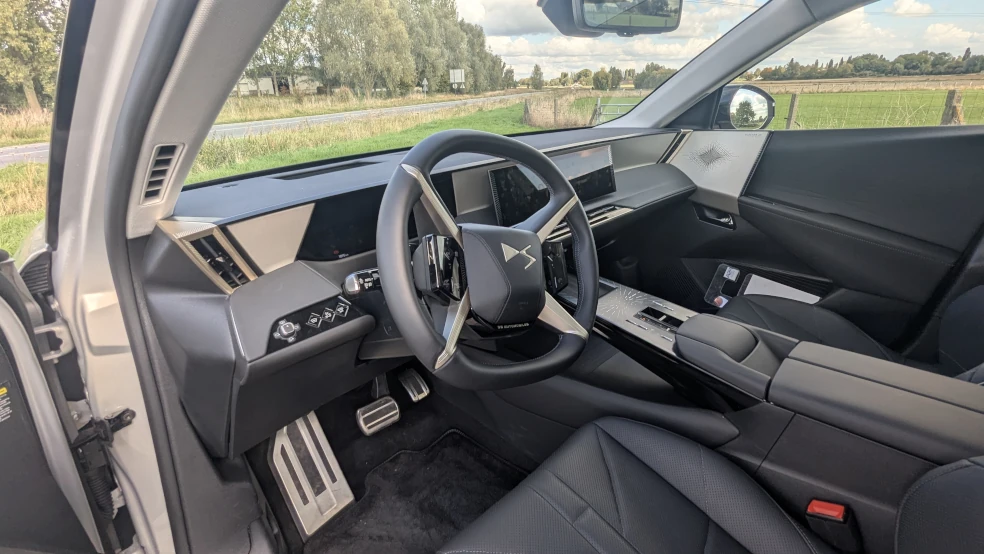 2025 DS N°8 - un style intérieur sobre mais élégant