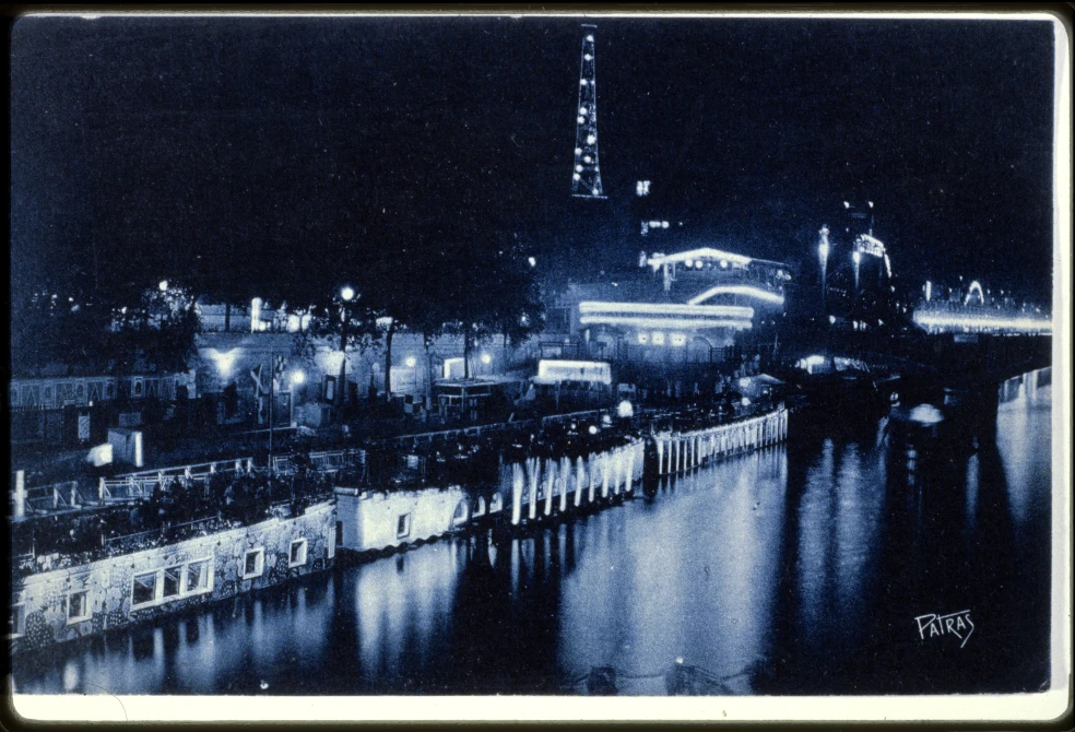Citroën on the Eiffel Tower