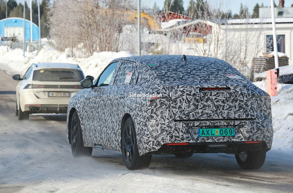 La future DS 8 en tests de mise au point