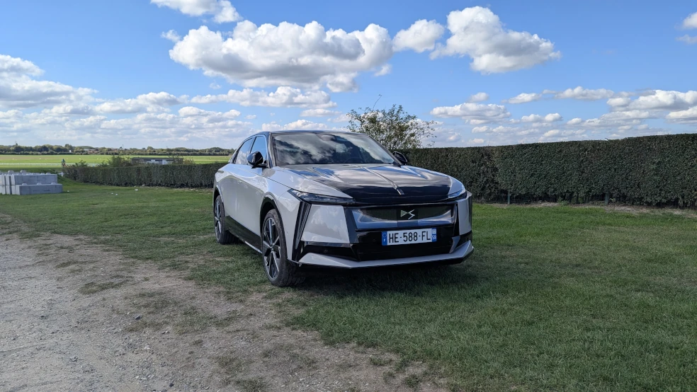 2025 DS N°8 - un style extérieur sobre mais élégant