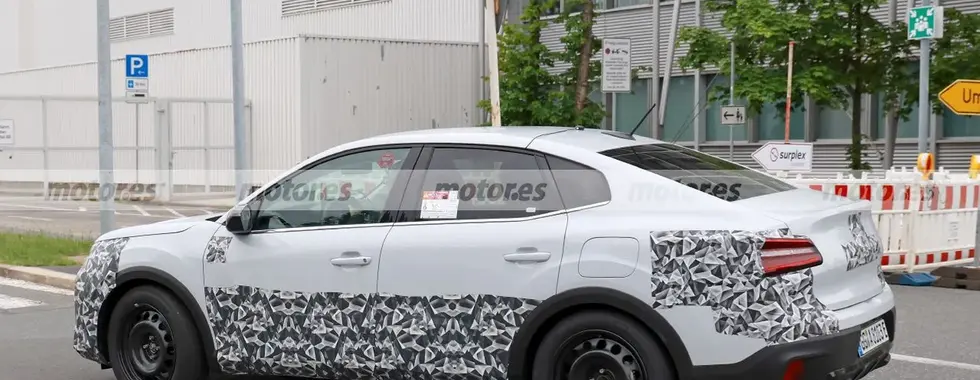 La nouvelle Citroën C4 2024 dans sa version 4 portes C4 X