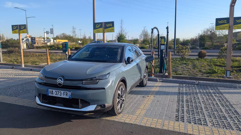 The Citroën ë-C4 156 (2025) on test drive