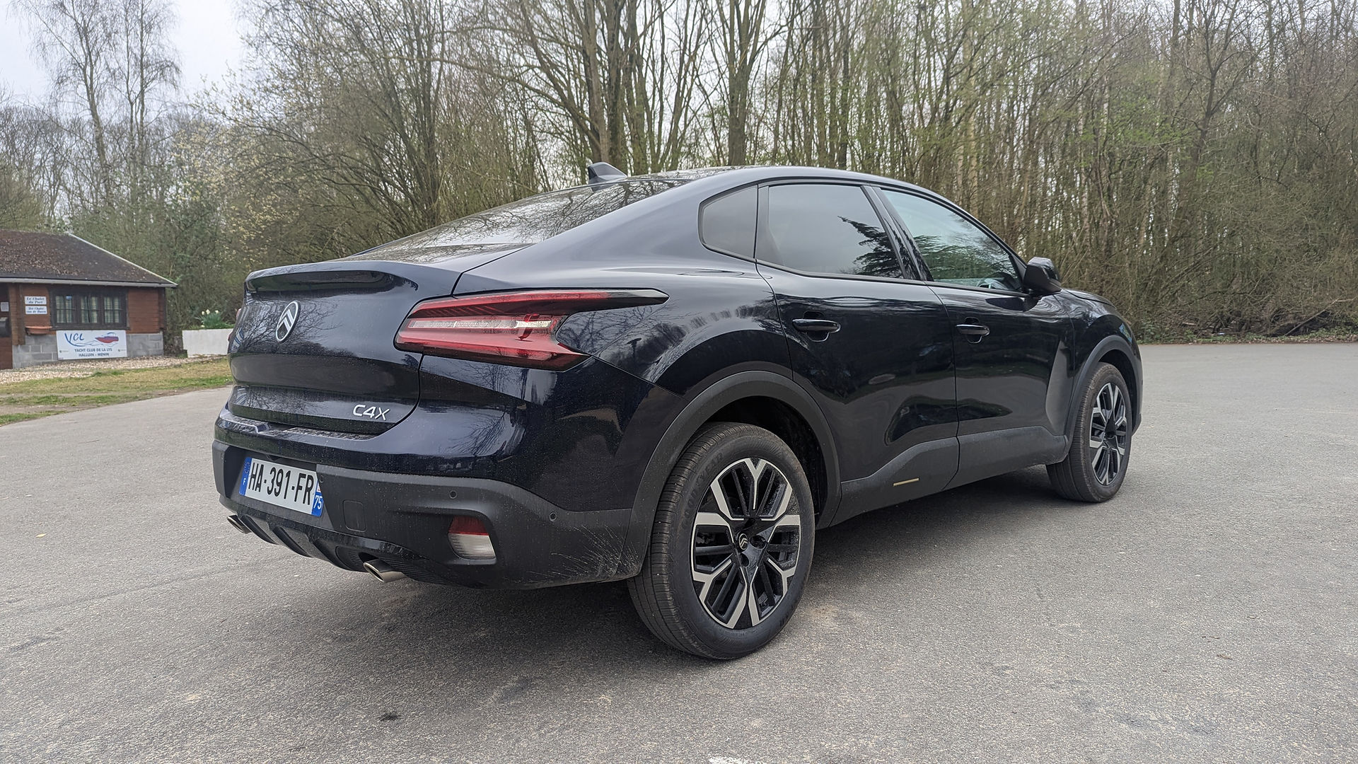 La Citroën C4 X hybride 145 à l'essai