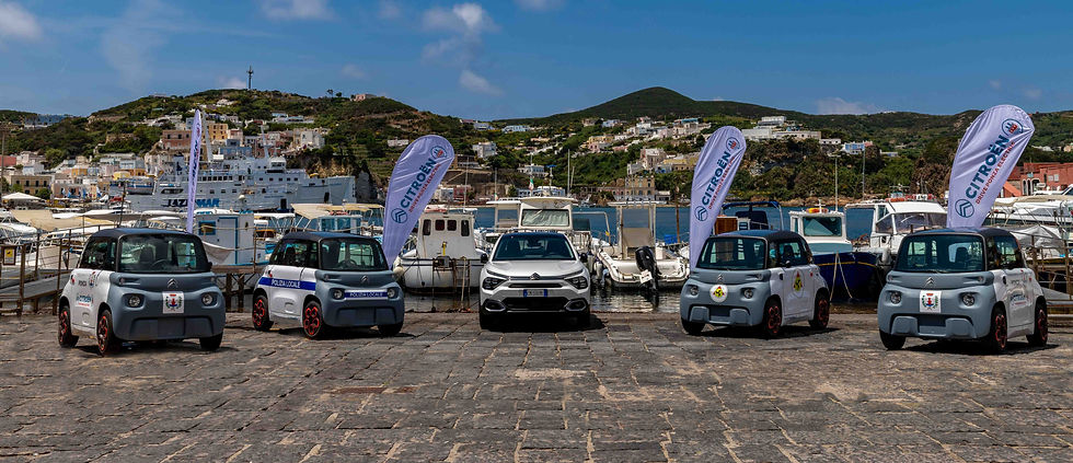 Citroën livre une flotte de 4 Ami et 1 C4 X électrique sur l'île de Ponza