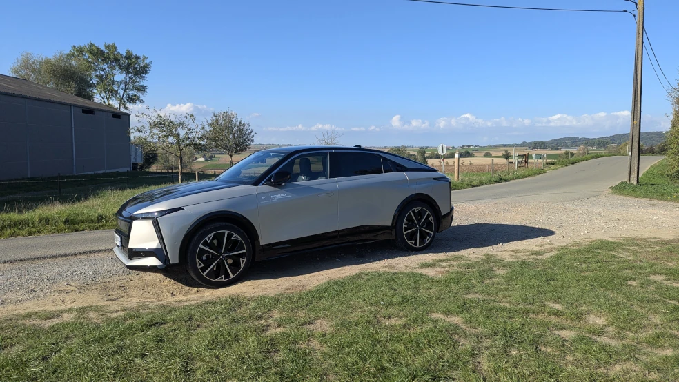 2025 DS N°8 - un style extérieur sobre mais élégant