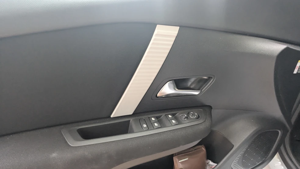 La contreporte de la Citroën C4 You hybride 110