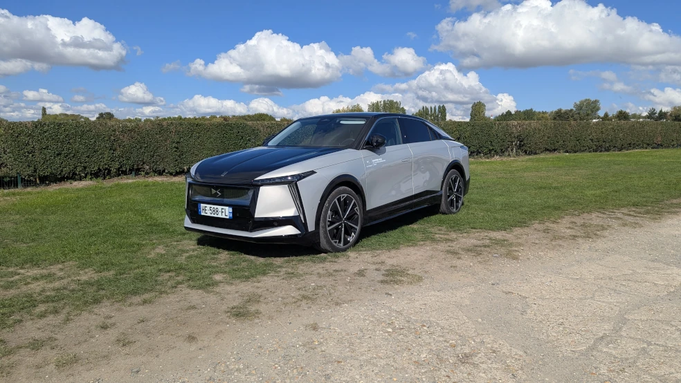 2025 DS N°8 - un style extérieur sobre mais élégant