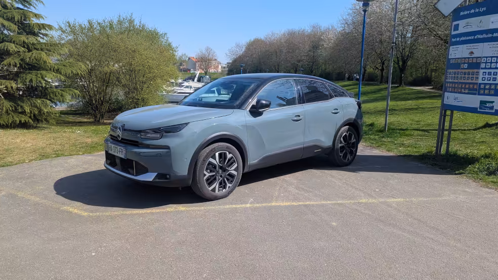 The Citroën ë-C4 156 (2025) on test drive