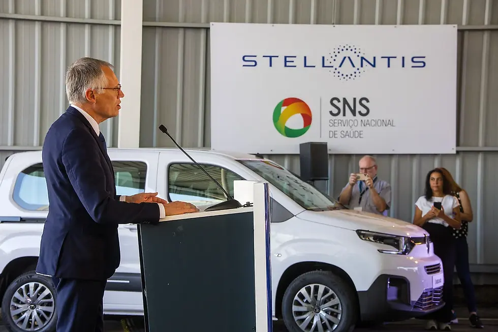 Carlos Tavares devant le Citroën Berlingo électrique