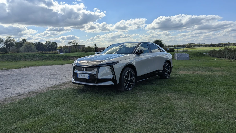 2025 DS N°8 - un style extérieur sobre mais élégant