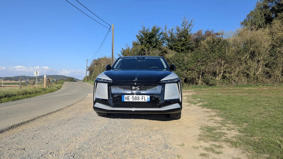 2025 DS N°8 - un style extérieur sobre mais élégant