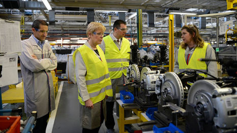 Linda Jackson visite l'usine de Madrid