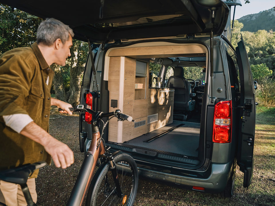 Le coffre du Citroën Holidays permet d'accueillir des vélos