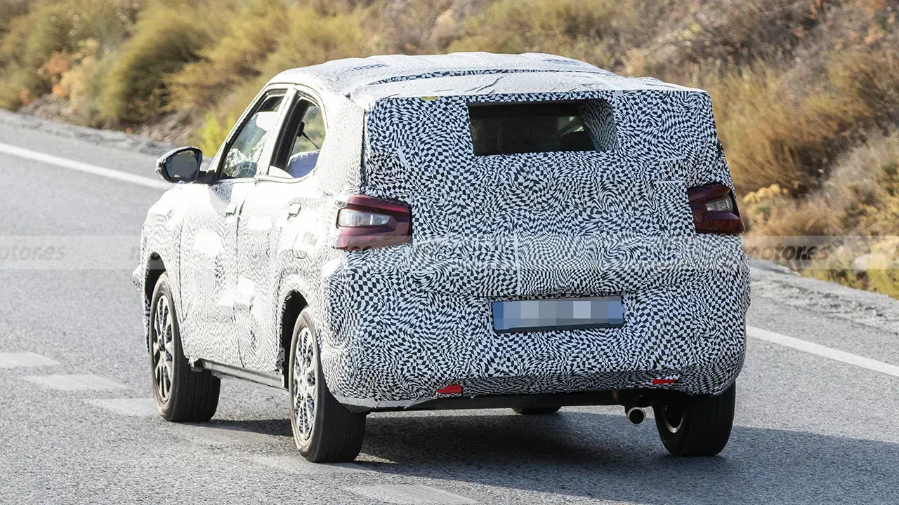 le futur Citroën C3 Aircross en tests en Espagne vu de l'arrière