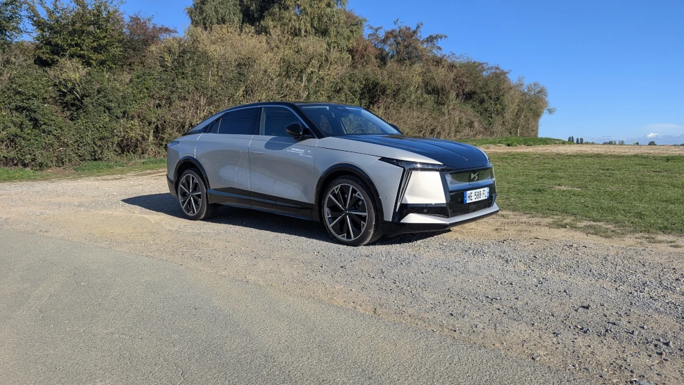 2025 DS N°8 - un style extérieur sobre mais élégant