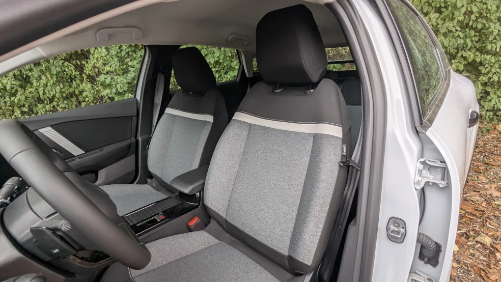 Les sièges avant de la Citroën C4 hybride 110