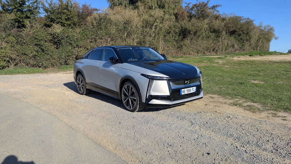 2025 DS N°8 - un style extérieur sobre mais élégant