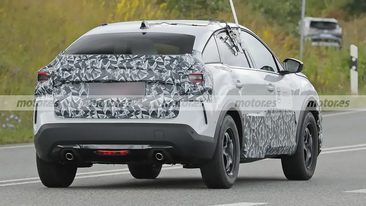 La nouvelle Citroën C4 2024 sur la route