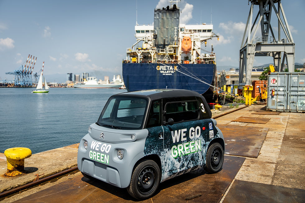 La Citroën ami utilisé par les chantiers navals du port de gênes