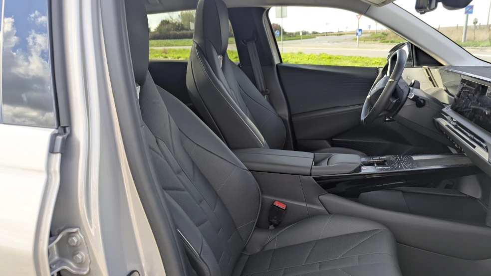 2025 DS N°8 - un style intérieur sobre mais élégant