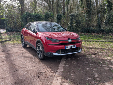 Citroën C4 rouge toit noir