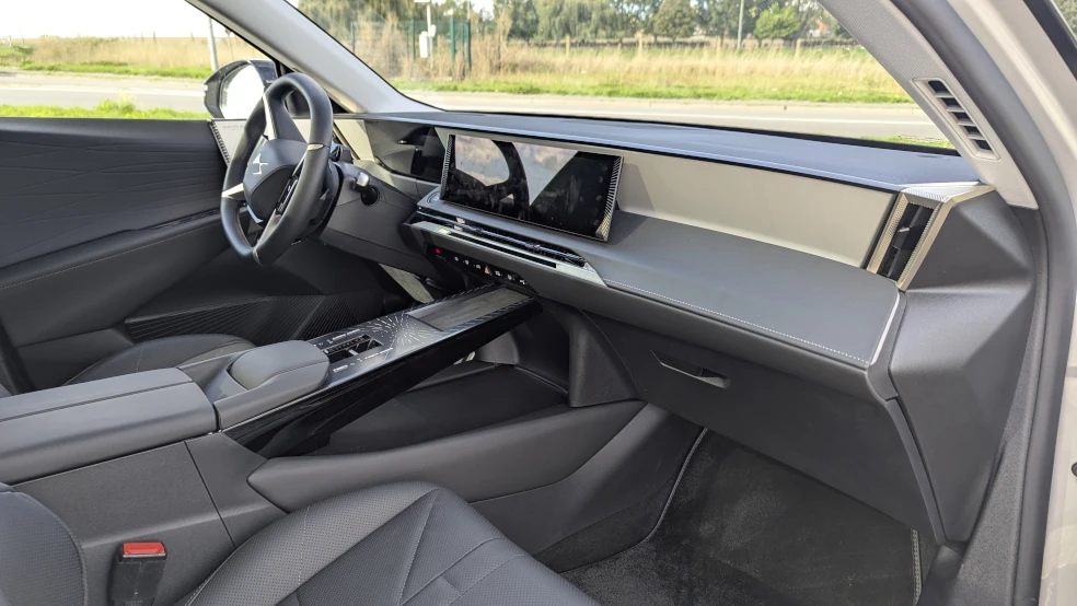 2025 DS N°8 - un style intérieur sobre mais élégant