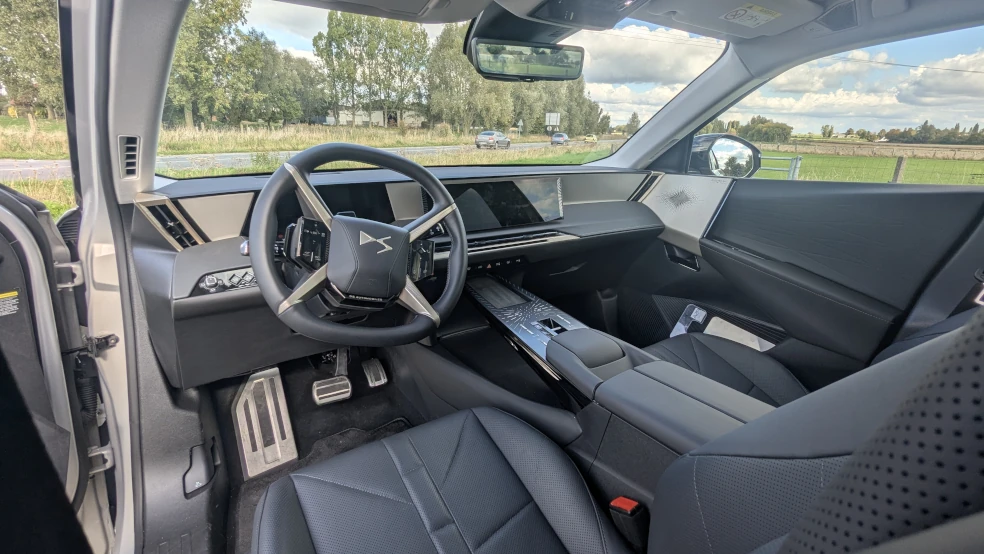 2025 DS N°8 - un style intérieur sobre mais élégant