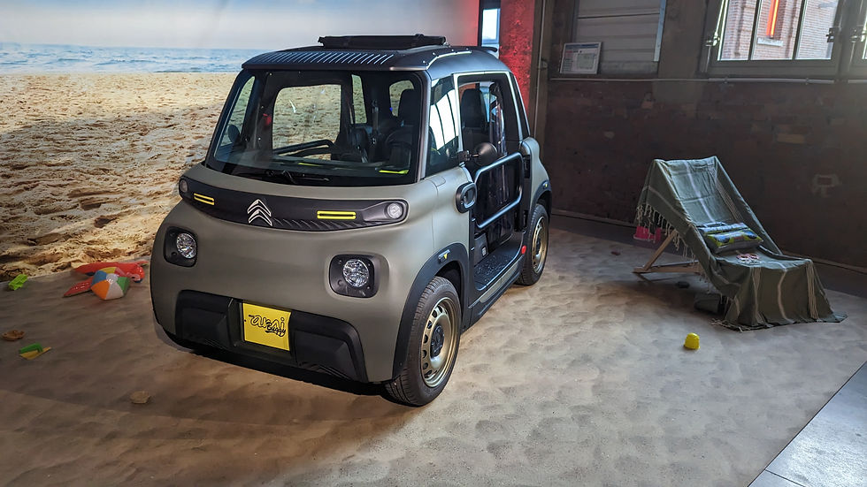 La citroën My Ami buggy dans sa deuxième série limitée reconnaissable à sa visière de toit
