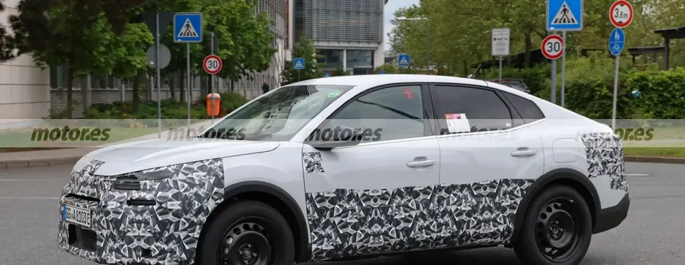 La nouvelle Citroën C4 2024 vue de devant