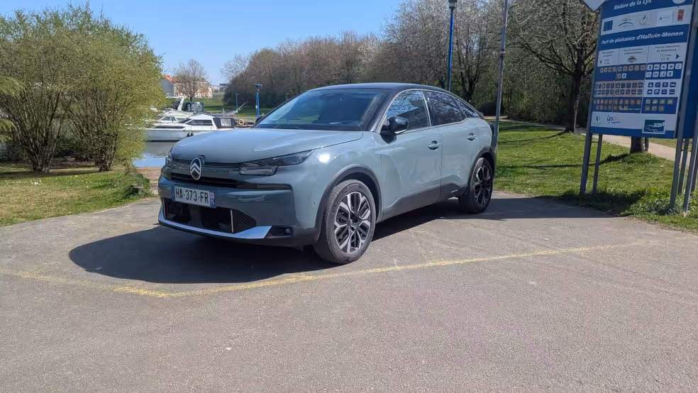 The Citroën ë-C4 156 (2025) on test drive