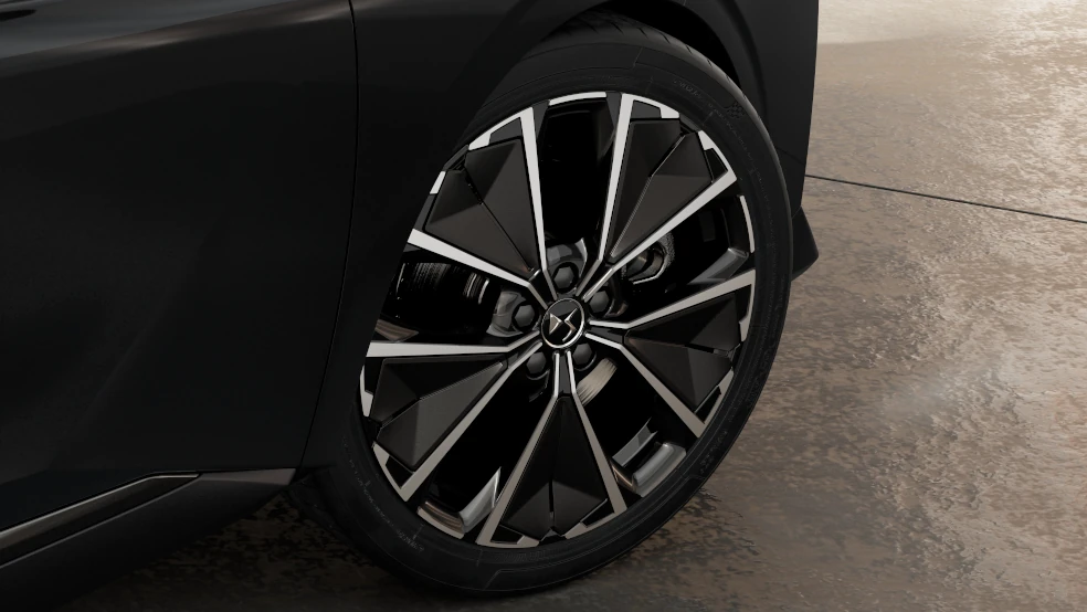 The DS N°4 2025 - the exterior