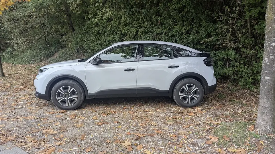 La Citroën C4 Hybride 110 en teinte blanche