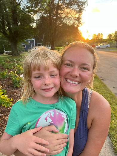 Picture of Kate and her daughter outside