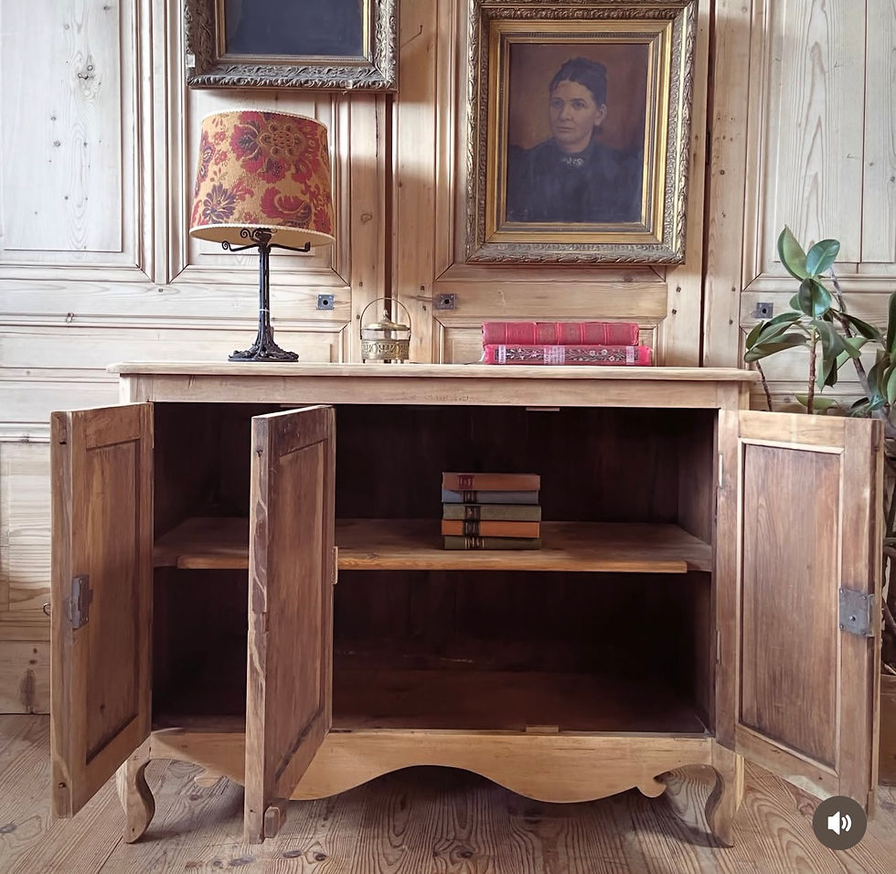 Miniature : Bahut 3 portes de style Louis XIII en noyer blanchi