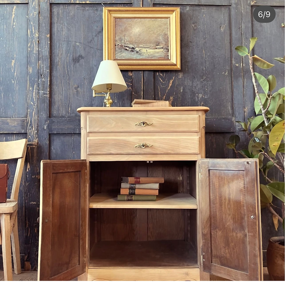 Miniature : Ancien argentier en noyer