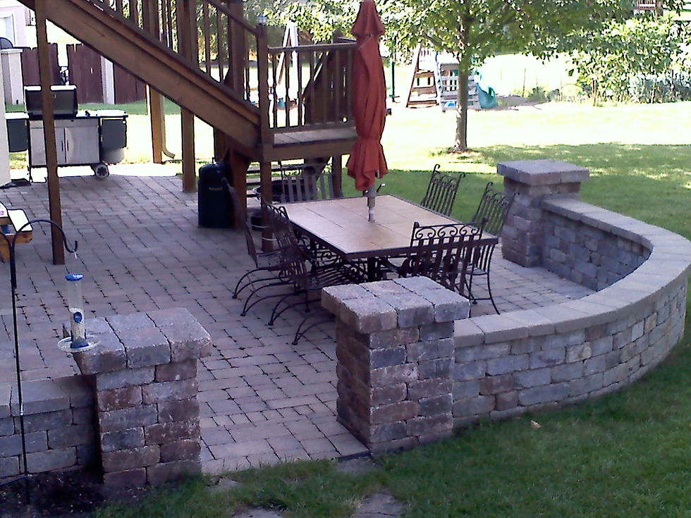 PATIO WITH A WALL