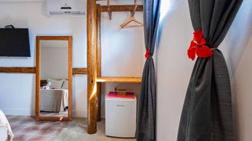 Quarto com duas camas na Pousada Vila Anaú
