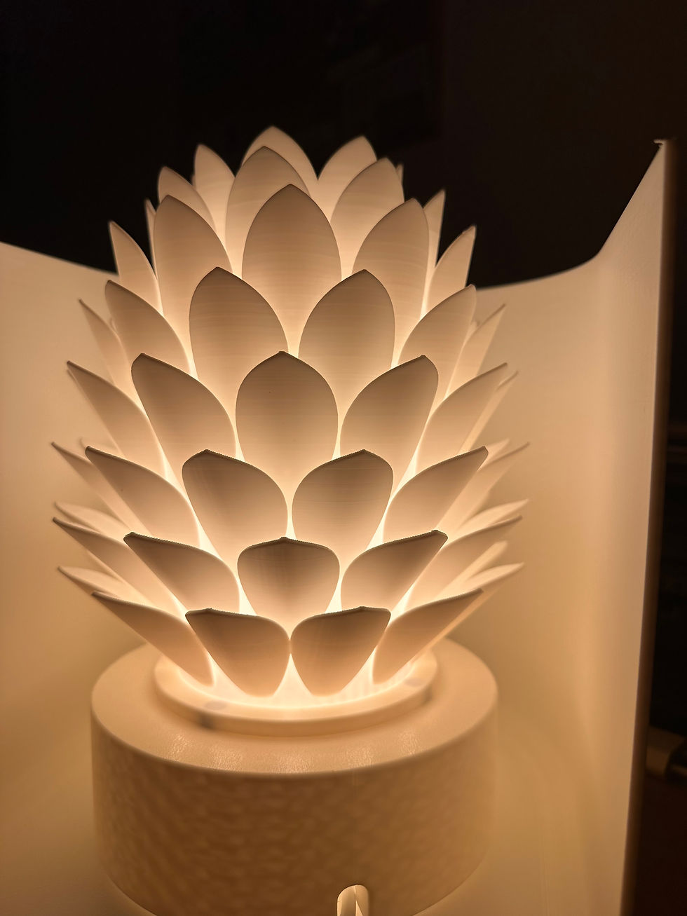 Miniaturbild: Lotus Bloom – Handgefertigte Lotusblüten-Lampe