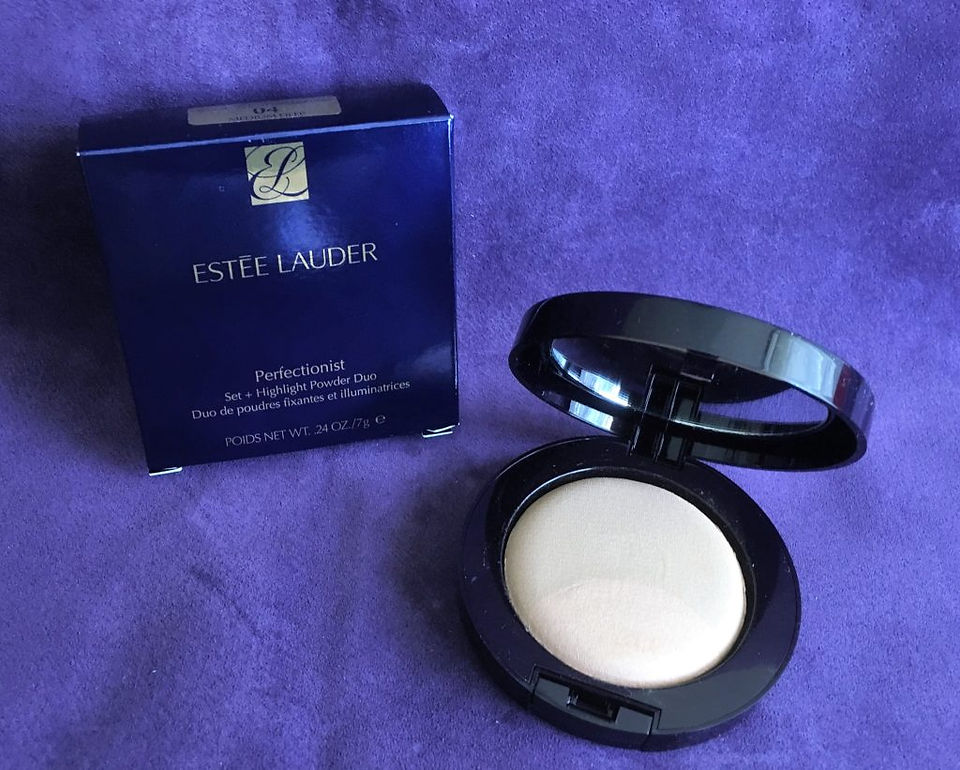 Estée-Lauder-Perfectionist-Set-Highlight-Powder-Duo-1